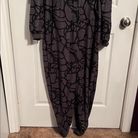 Stranger Things Demogorgon Onesie - Large - Picture 2 of 7